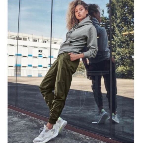 Athleta Radiant Jogger Olive Green 8 - Picture 2 of 12